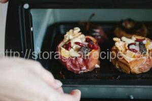 Apples Baked with Cheese and Raisins